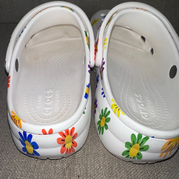 EUC Women's Size 10 Crocs Iconic Comfort Platform Floral Classic Sandals - Picture 6 of 7